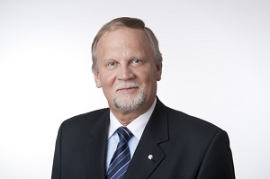 s737