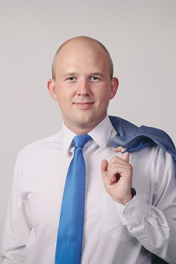 s713